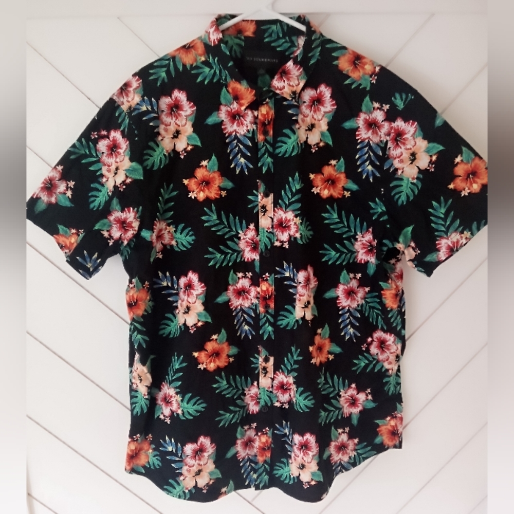 COPY - Brand New XL No Boundaries Hawaiian Floral Print Short Sleeve Button Up